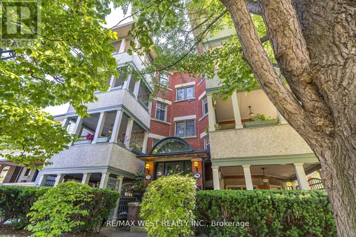9A HUMEWOOD DRIVE, Toronto (Humewood-Cedarvale), Ontario M6C1C9