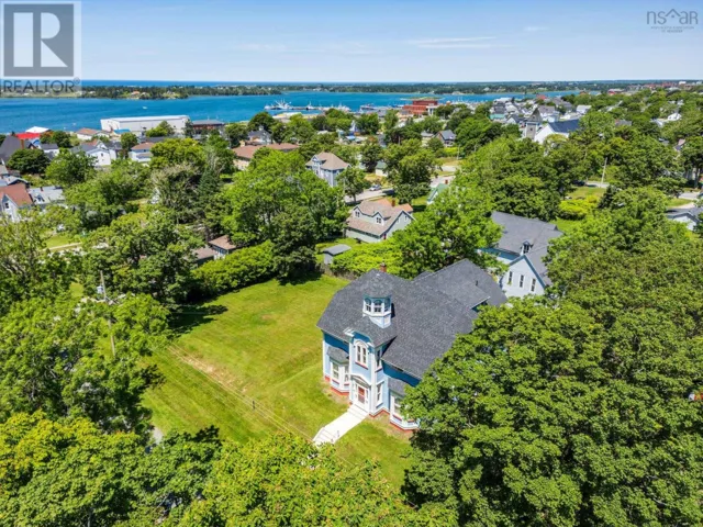 42 Queen Street, Yarmouth, Nova Scotia B5A3Y5