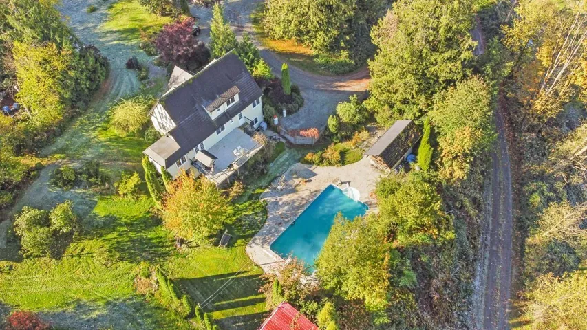 8561 BRADNER ROAD, Abbotsford, British Columbia V4X2H5