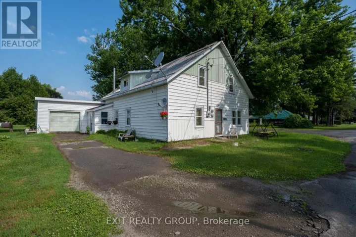 53 CLEMENT STREET, Addington Highlands, Ontario K0H1P0