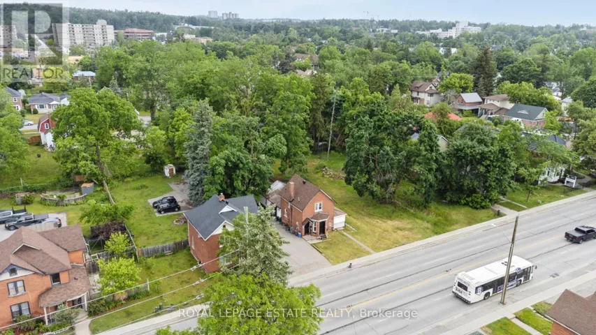 226 DUNLOP STREET W, Barrie (Queen's Park), Ontario L4N1B6