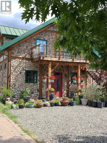 2626 MIDDLE BENCH Road, Keremeos, British Columbia V0X1N2