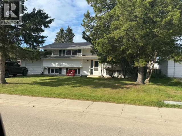 403 7 Avenue, Fox Creek, Alberta T0H1P0