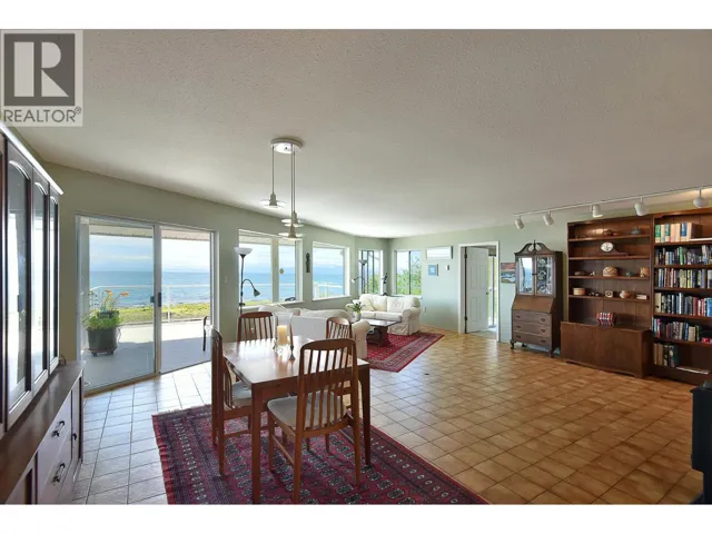 2755-2757 LOWER ROAD, Roberts Creek, British Columbia V0N2W4