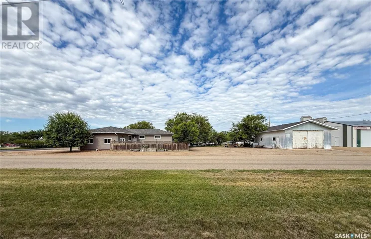 223 2nd AVENUE E, Frontier, Saskatchewan S0N0W0