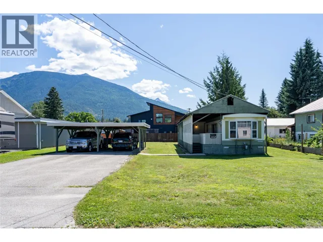 802 Center Street, Revelstoke, British Columbia V0E2S0