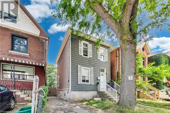 8 MADISON Avenue, Hamilton, Ontario L8L5Y3