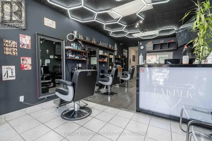 5 - 720 UPPER JAMES STREET, Hamilton (Southam), Ontario L9C2Z9