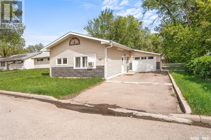 1317 Connaught AVENUE, Moose Jaw, Saskatchewan S6H4B9