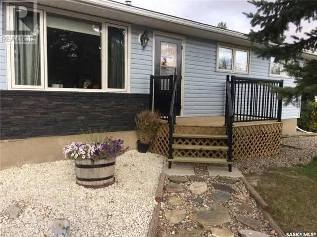 836 Peters AVENUE, Oxbow, Saskatchewan S0C2B0