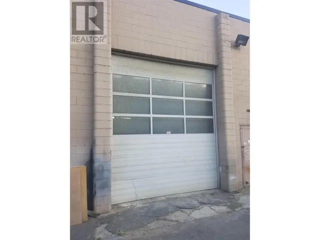 913 - 915 LAVAL Crescent, Kamloops, British Columbia V2H1T7