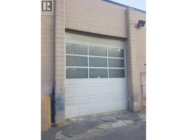 913 - 915 LAVAL Crescent, Kamloops, British Columbia V2H1T7