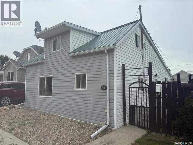 233 Central AVENUE, Montmartre, Saskatchewan S0G3M0