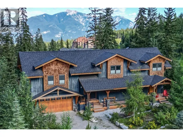 1590 Golden Avenue, Golden, British Columbia V0A1H0
