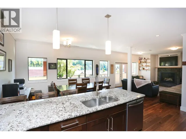 309 1 Street W Unit# 301, Revelstoke, British Columbia V0E2S0