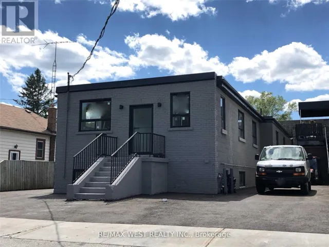 102 - 136 SIXTEENTH STREET, Toronto (Mimico), Ontario M8V3K1