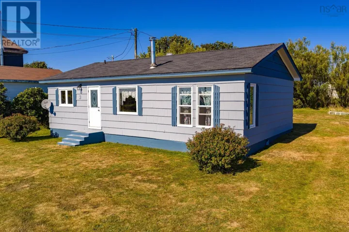 5 Atlantic Street, Clark's Harbour, Nova Scotia B0W1P0