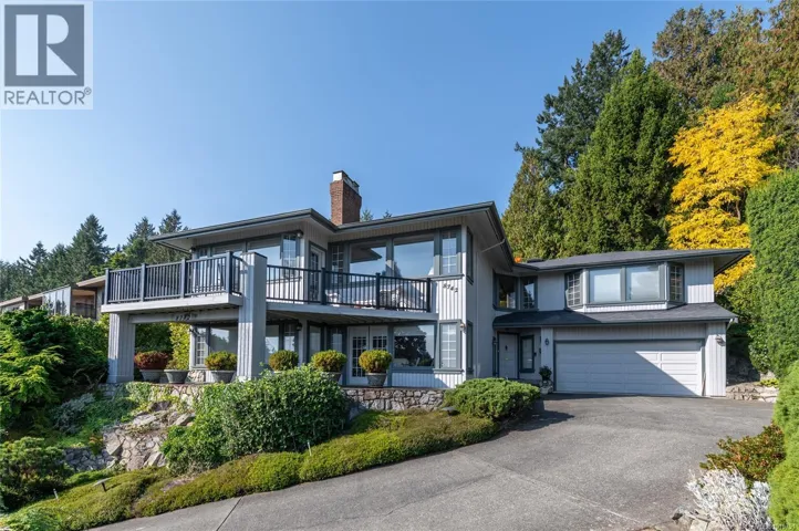 8742 Pender Park Dr, North Saanich, British Columbia V8L3Z5
