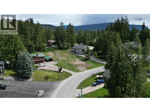 2902 Cedar Drive, Sorrento, British Columbia V0E2W2
