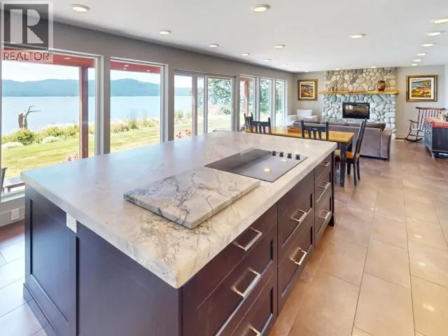 9771 VIEW ROAD, Powell River, British Columbia V8A0J8