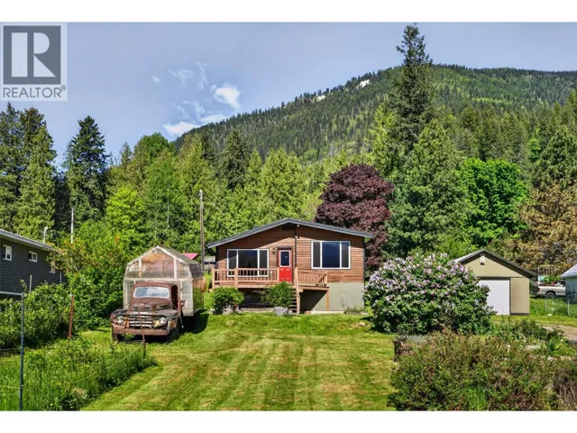 127 8th Street N, Kaslo, British Columbia V0G1M0