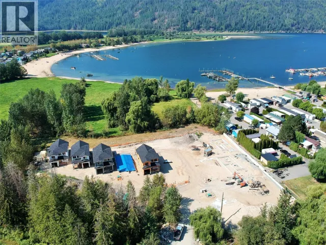 8200 97A Highway Unit# 4, Mara, British Columbia V0E2K0