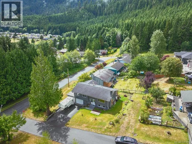 170 Seaview St, Sayward, British Columbia V0P1R0