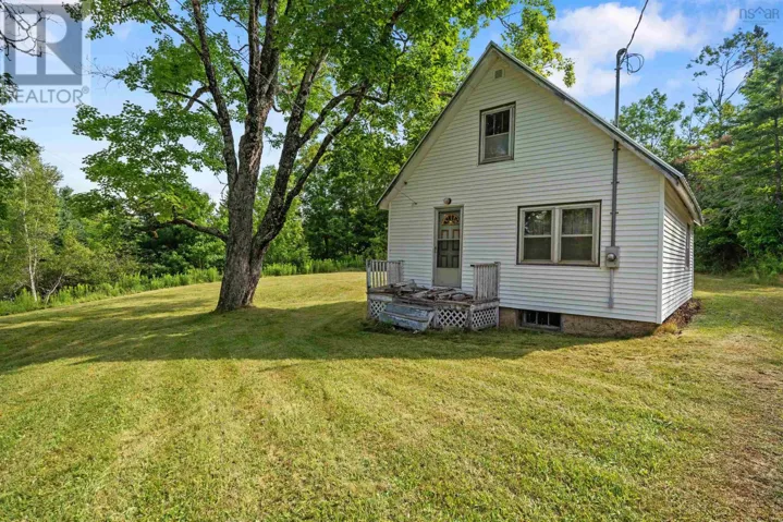 8860 Moose River Road, Lindsay Lake, Nova Scotia B0N1X0