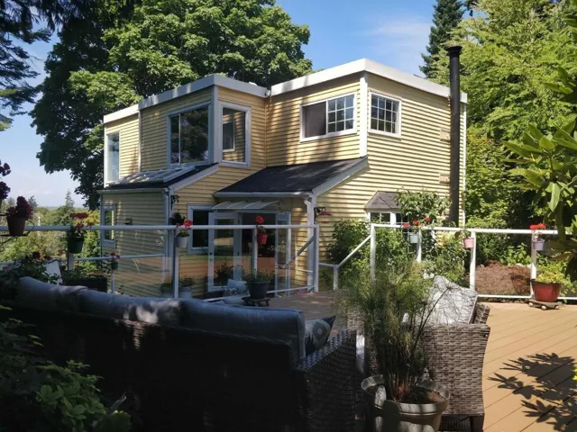 2724 BAYVIEW STREET, Surrey, British Columbia V4A2Z4