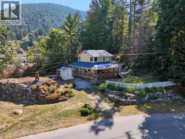 12866 LAGOON ROAD, Madeira Park, British Columbia V0N2H1