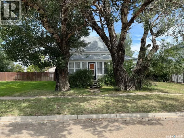 9 3rd STREET E, Willow Bunch, Saskatchewan S0H4K0