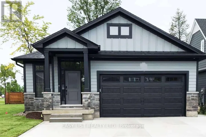 2 CREEK SIDE PLACE, Lambton Shores (Grand Bend), Ontario N0M1T0
