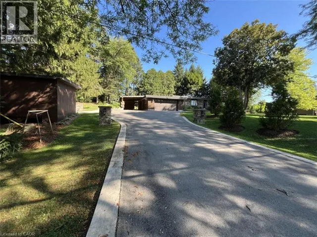 915 GOVERNORS Road, Dundas, Ontario L9H5E3