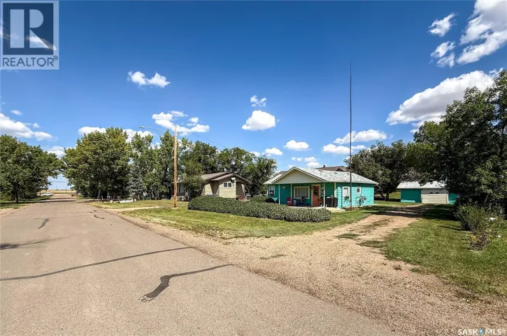 114 1st STREET W, Frontier, Saskatchewan S0N0W0