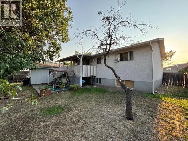 3049 Gordon Drive, Kelowna, British Columbia V1W3R1
