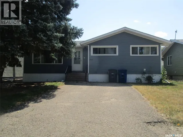 504 4th AVENUE E, Assiniboia, Saskatchewan S0H0B0