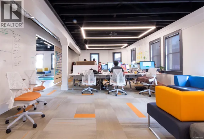 300 517 Fort St, Victoria, British Columbia V8W1E7