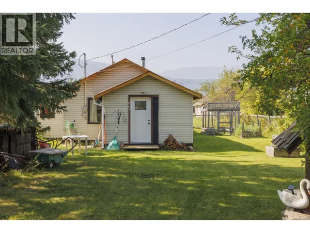 861 2ND AVENUE, McBride, British Columbia V0J2E0