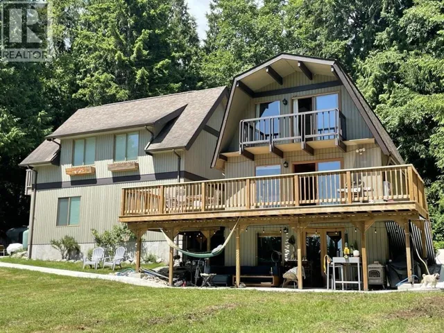 2617 SUNSHINE COAST HIGHWAY, Roberts Creek, British Columbia V0N2W4