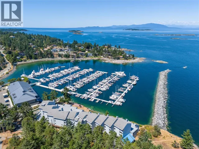 302 3555 Outrigger Rd, Nanoose Bay, British Columbia V9P9K1