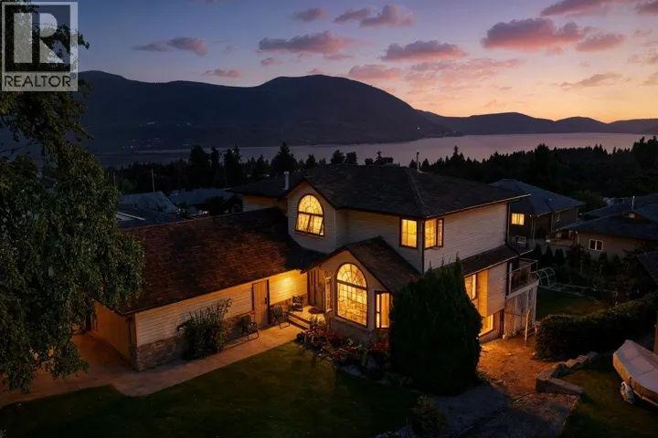 2121 3 Avenue SE, Salmon Arm, British Columbia V1E1K1