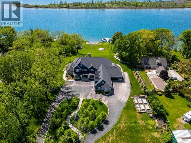 647 ST CLAIR PARKWAY, St Clair, Ontario N0N1G0