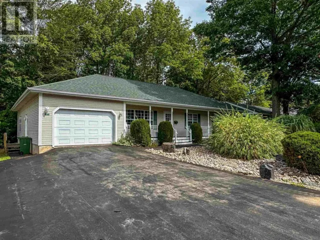 28 Bishop Avenue, New Minas, Nova Scotia B4N3N9