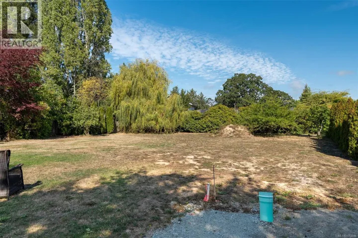 1208 Marchant Rd, Central Saanich, British Columbia V8M1G7