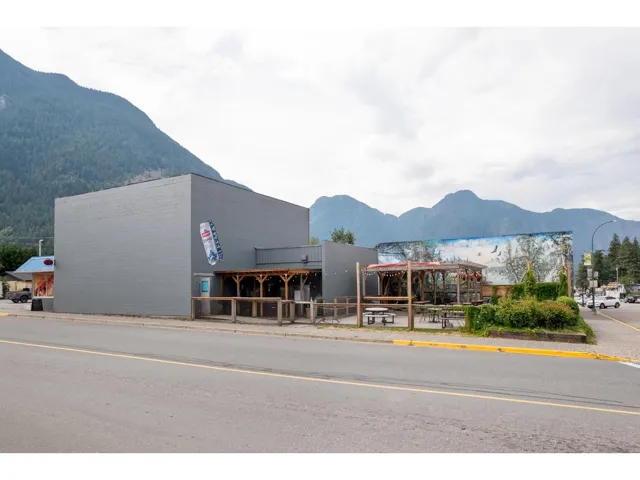 584 WALLACE STREET, Hope, British Columbia V0X1L0