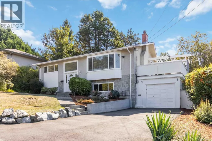 727 Chesterlea Rd, Saanich, British Columbia V8X3R5