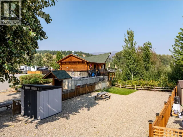 12 Marina Way, Lee Creek, British Columbia V0E1M4