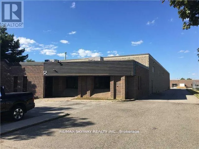 5 AUTOMATIC ROAD, Brampton (Brampton North), Ontario L6S4K6