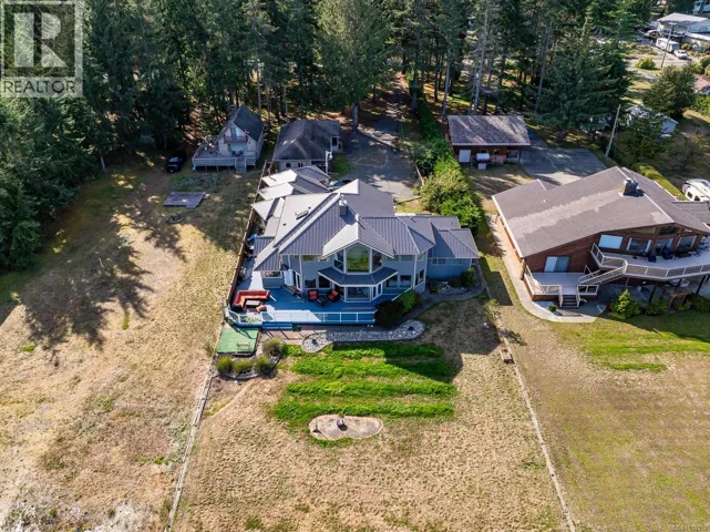 9060 Clarkson Ave, Black Creek, British Columbia V9J1B3
