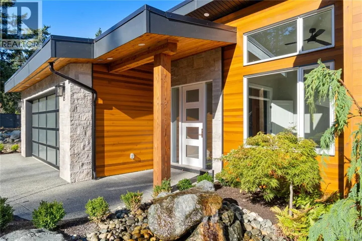 1017 Coral Pl, French Creek, British Columbia V9P2E1